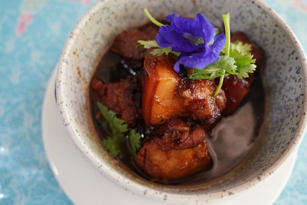 Mhoo-hong (Red Braised Pork Belly)