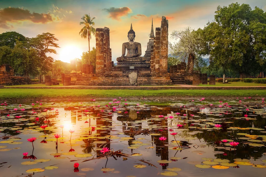 wat-mahathat-temple-in-the-precinct-of-sukhothai-historical-park-a-unesco-world-heritage-site-in